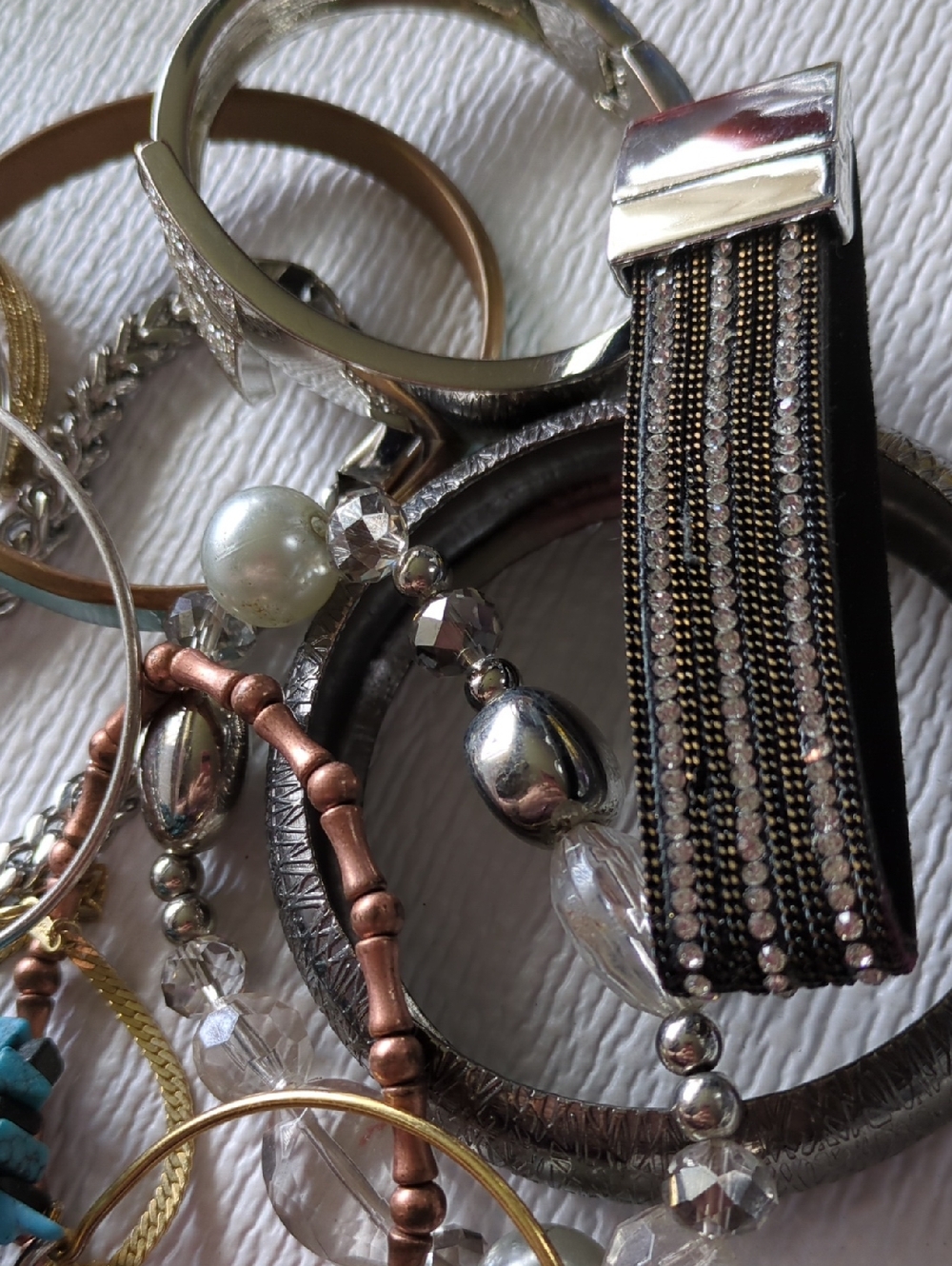 🎂Y12 Lot of More than 15 Bracelets and Bangles - Various Metals and Acrylic - Picture 3 of 14